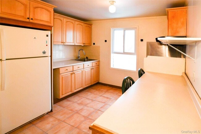 Foto del edificio - 24-10 Gillmore St