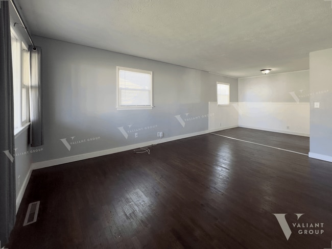 Building Photo - 3 Bed, 2 Bath Ranch Style Home