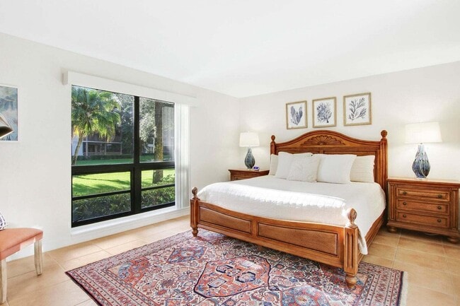 Foto del edificio - 141 Brackenwood Rd