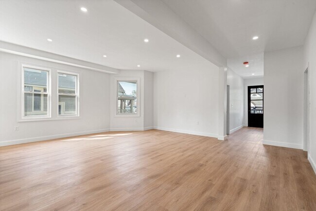 Foto del edificio - 30 Howland St