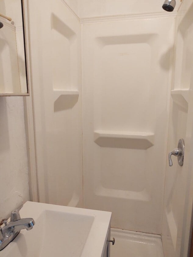 Building Photo - 31 Wing Ave