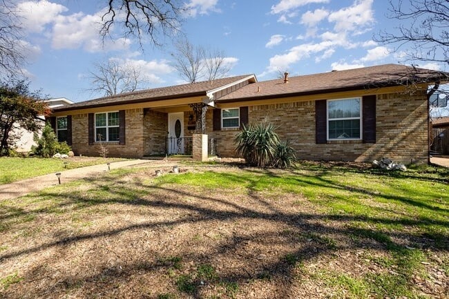 Foto del edificio - 2404 Crestview Cir