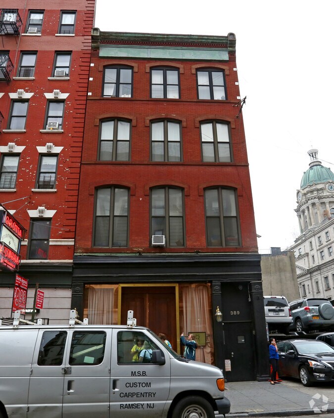 Building Photo - 389 Broome St