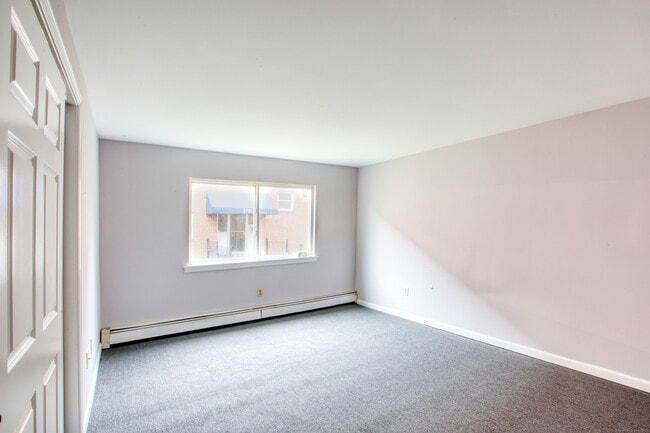 Building Photo - 285 Westland St