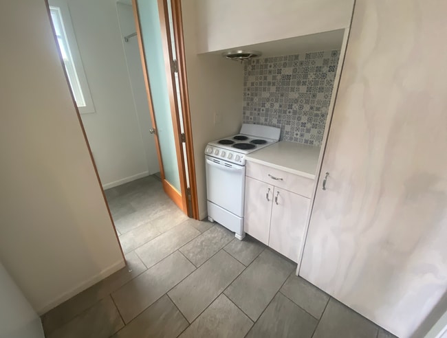 Foto del edificio - 332 W 5th Ave