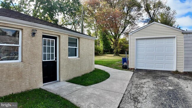 Foto del edificio - 718 Erlen Rd