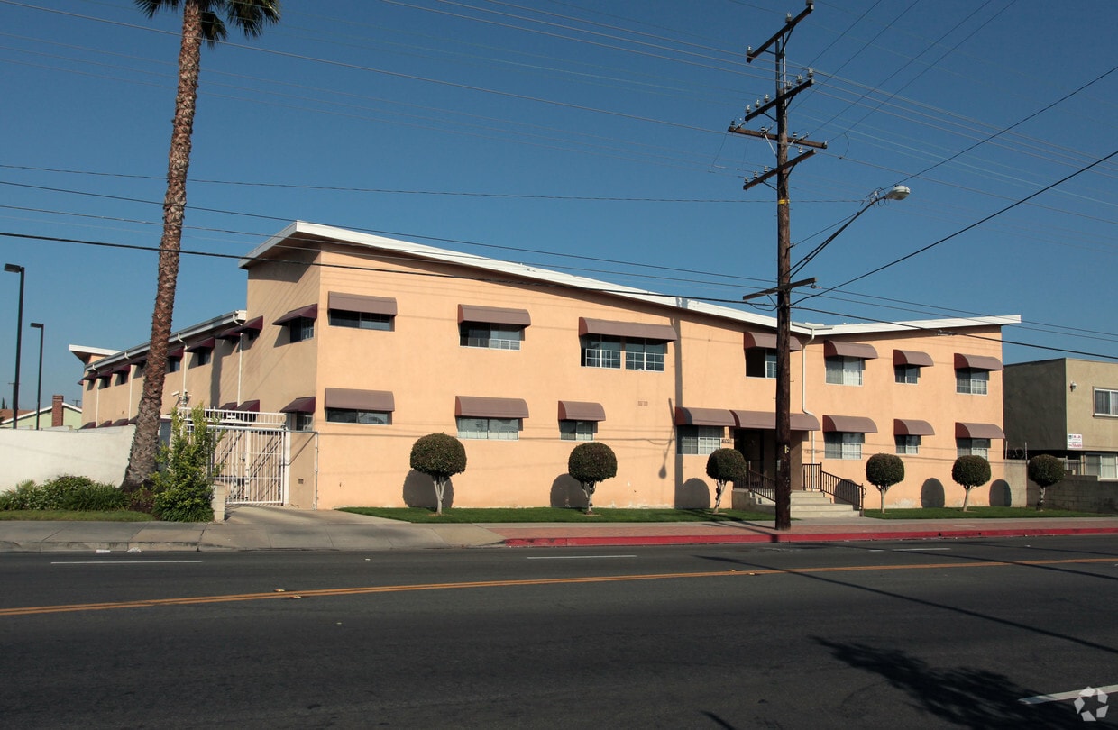 Primary Photo - 16020 Van Ness Ave