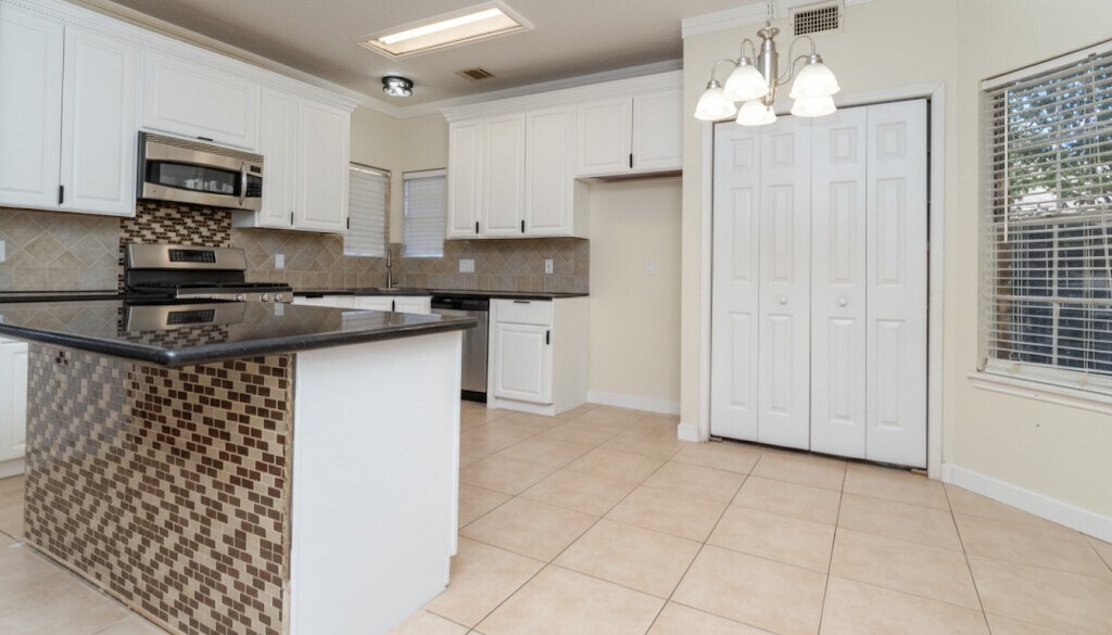 Foto del edificio - 16123 Cairngorm Ave