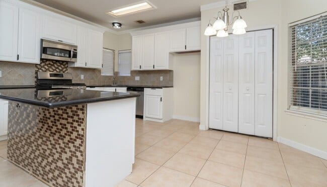 Building Photo - 16123 Cairngorm Ave