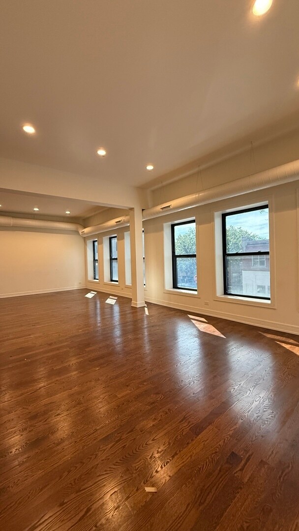 Building Photo - 2500 W Chicago Ave