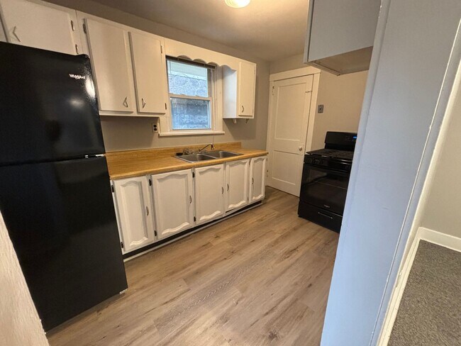 Building Photo - Updated 3 Bedroom Home in Dormont!