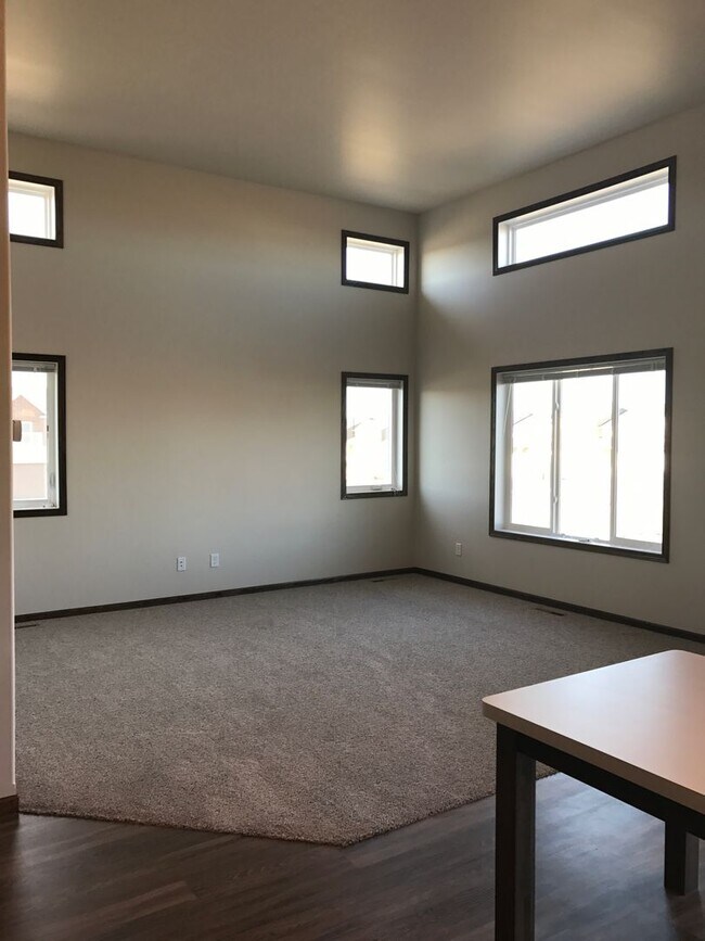 Foto del edificio - 3 Bed 3 Bath Single Family Home