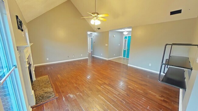 Foto del edificio - 151 Spring Valley Dr