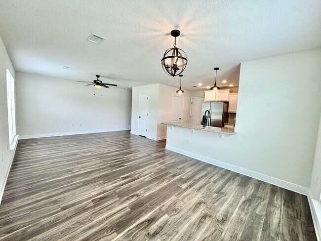 Building Photo - 5031 Peach Dr