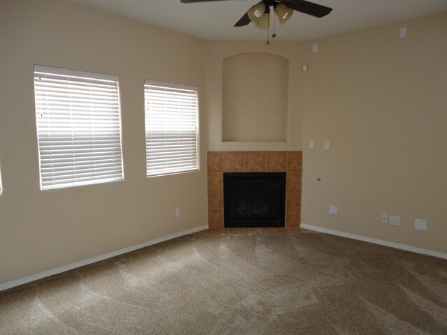 Foto del edificio - 10867 Pizzo Drive NW