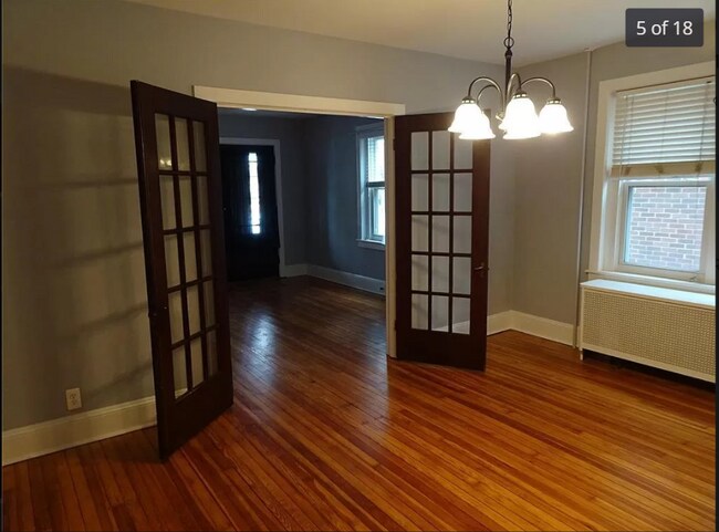 Building Photo - 530 E Locust St