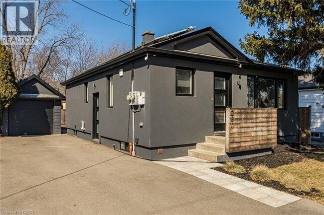 Photo du bâtiment - 260 W 16th St