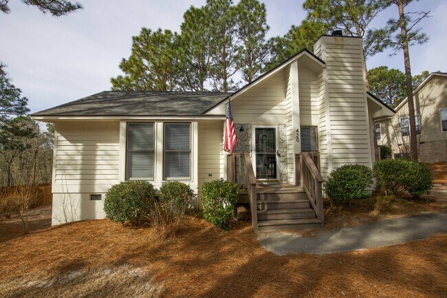 Foto del edificio - Charming 3 Bedroom Home in Pinehurst with 2 Full Bathrooms and 1120 Sq Ft!