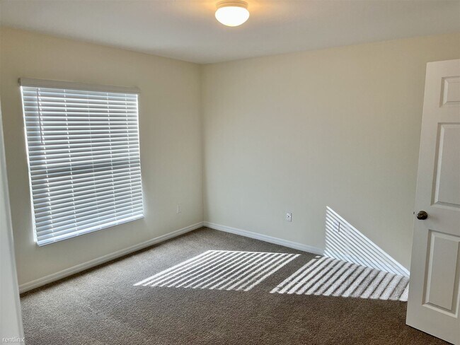 Building Photo - 4 br, 2 bath House - 4018 Northeast 9th Av...