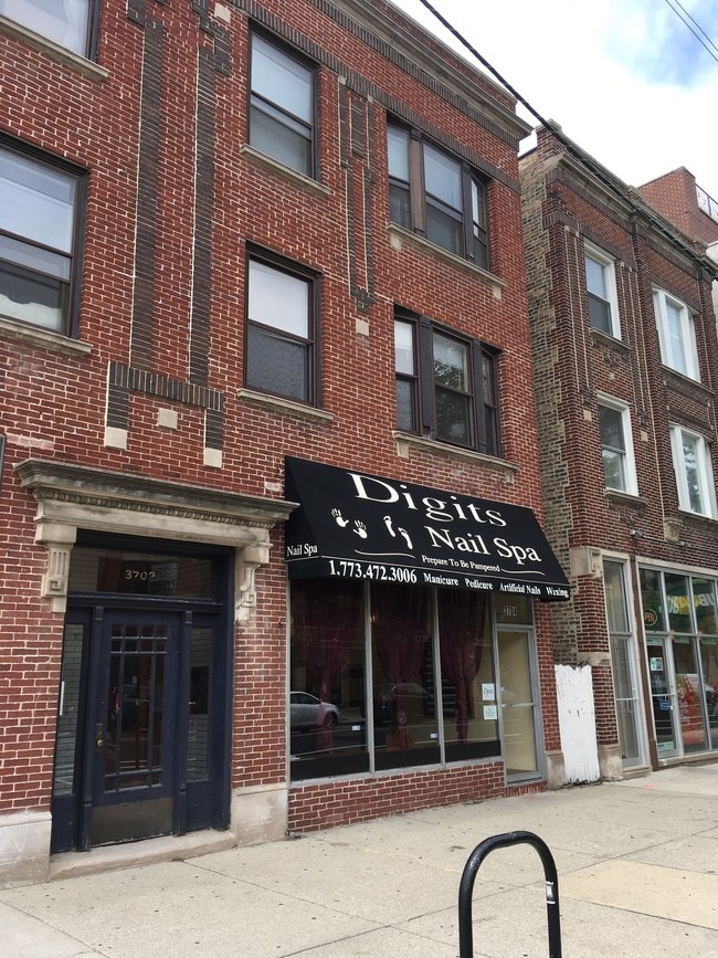 Building Photo - 3700-3704 N Southport Ave