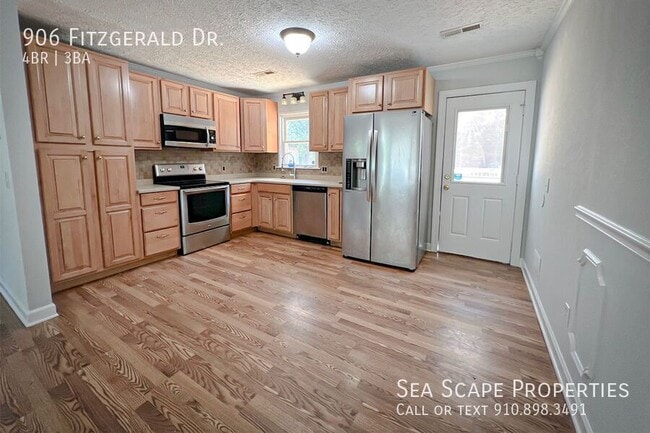 Building Photo - 906 Fitzgerald Dr