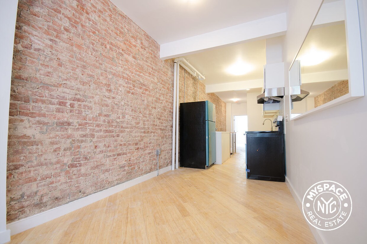 Primary Photo - 310 Jefferson St