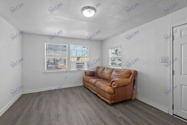 Building Photo - 16 Frank Cir