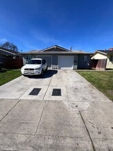 Building Photo - 5932-5934 Clover Manor Way