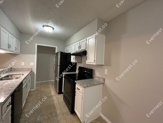 Foto del edificio - 6585 Fairwood Cove