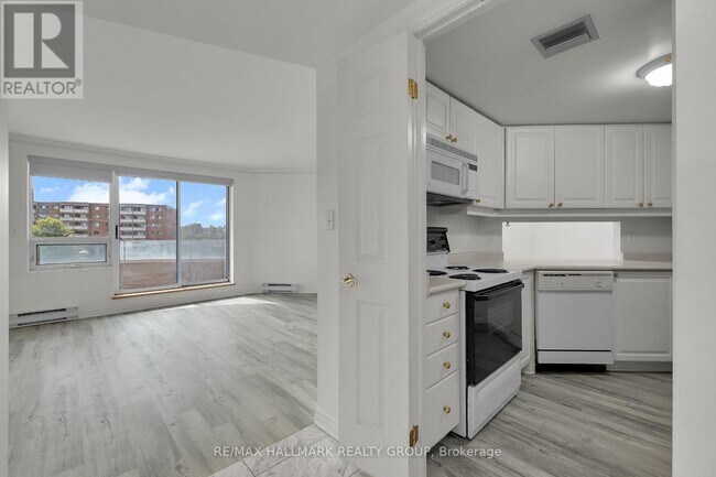 Building Photo - 3105 Carling Ave