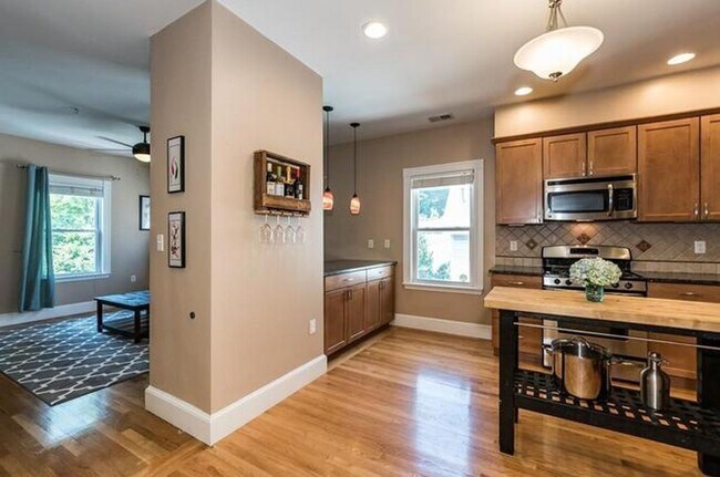 Building Photo - Rare Opportunity – Spacious 4 Bed, 2 Bath ...