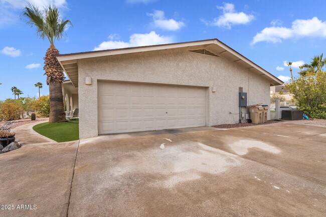 Building Photo - 17218 E Parlin Dr