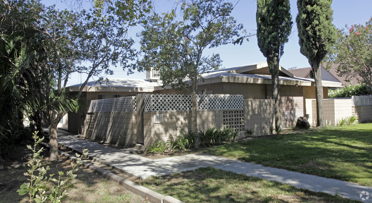 Foto del edificio - 8332 Nuevo Ave