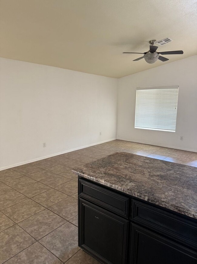 Foto del edificio - Solar Home for Rent