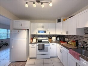 Building Photo - 100 SW 132nd Way