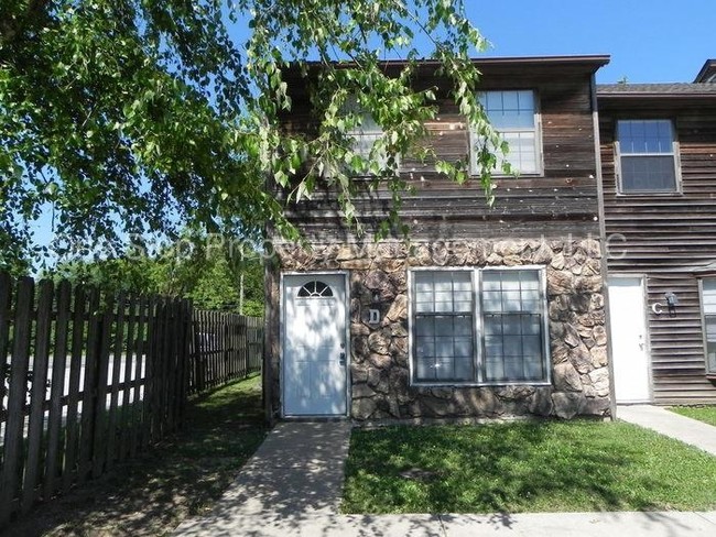 Building Photo - Woodwin Townhomes