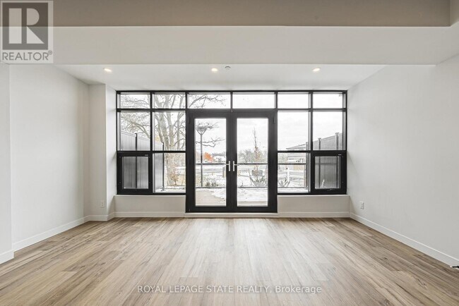 Photo du bâtiment - 555 Sanatorium Rd