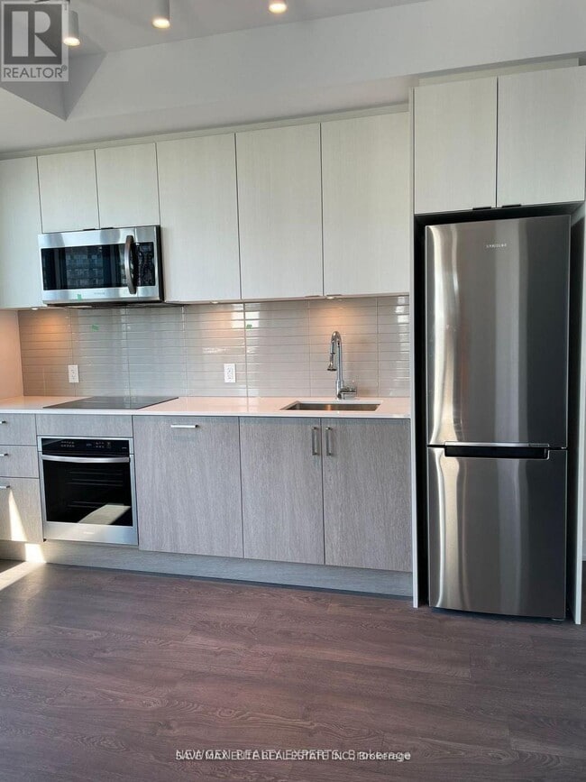 Building Photo - 1926 Lake Shore Blvd W