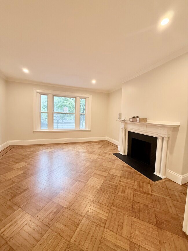 Building Photo - 1726 Beacon St