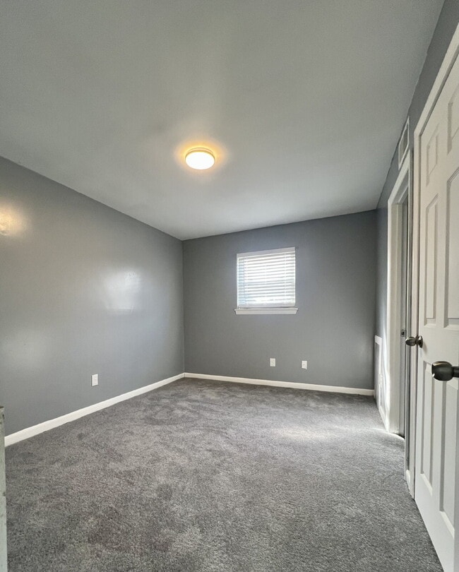 Building Photo - Newly Updated One Bedroom Apartment Availa...