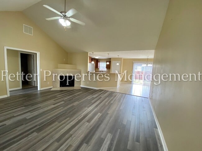 Building Photo - Gorgeous 3 Bedroom Newburgh Home!