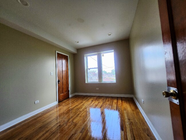 Foto del edificio - 5646 W North Ave