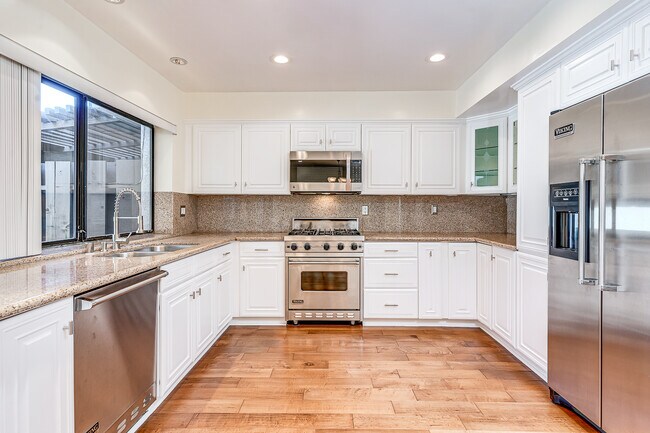 Foto del edificio - 11102 Woodruff Ave