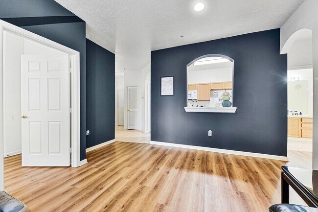 Building Photo - 2BD/2BA - The Overlook Condo