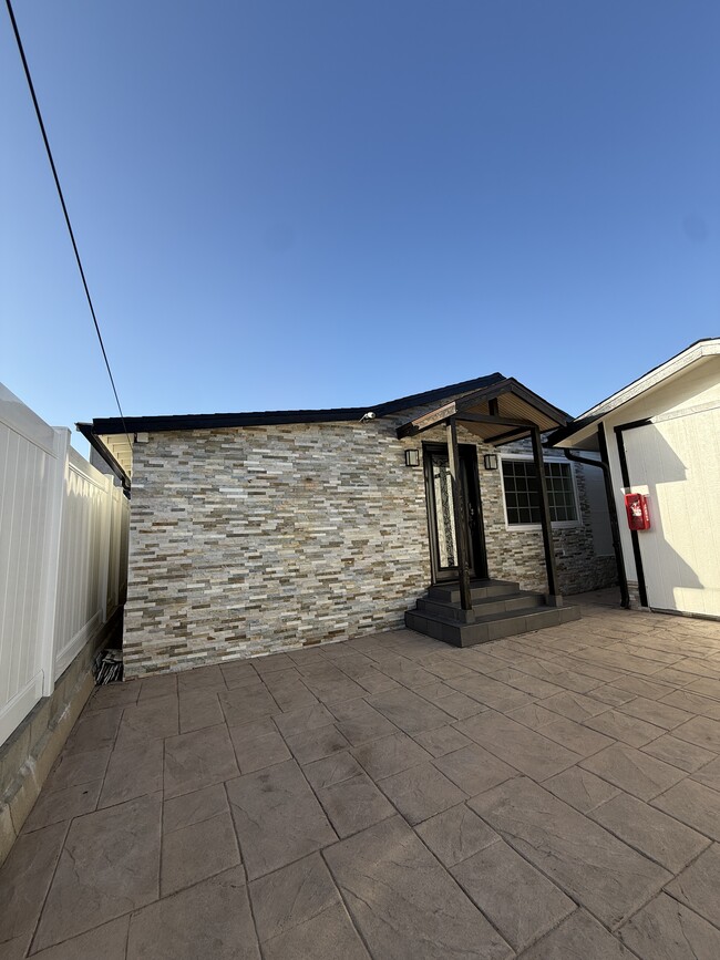 Building Photo - 1125 Stanley Ave