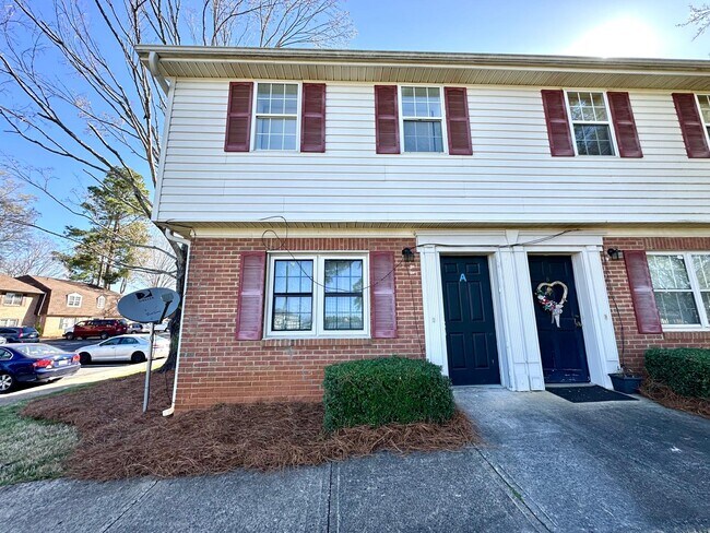Foto del edificio - 5812 Hunting Ridge Ln