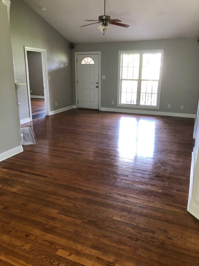 Building Photo - 1213 Pressley Downs Dr SE