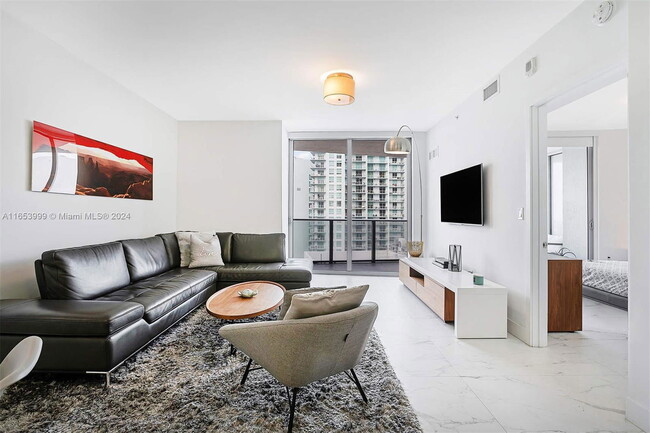 Foto del edificio - 488 NE 18th St