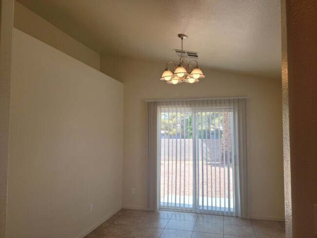 Foto del edificio - Single Story 3-Bedroom