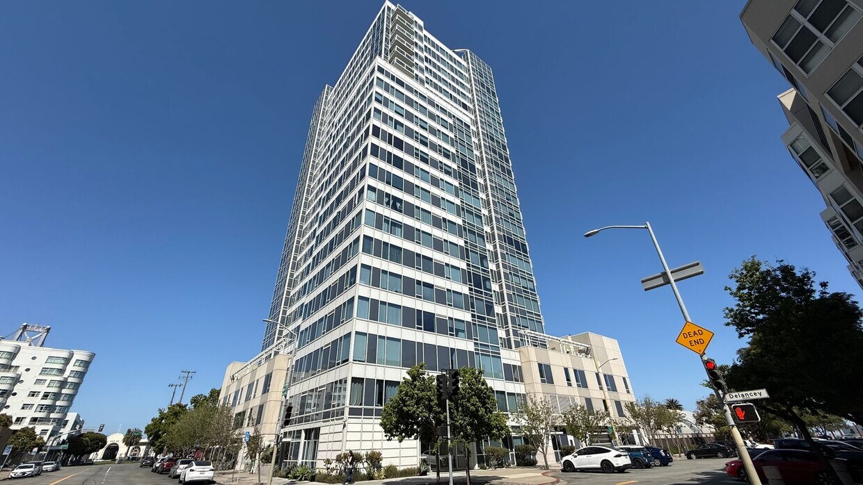 Primary Photo - EPIC REA - Watermark-Fabulous Penthouse-Vi...